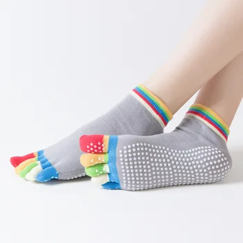 Дамски спортни цветни чорапи за йога, памучни чорапи за фитнес и пилатес, преливащи спортни чорапи с нескользящим пръсти, дишащи лилаво